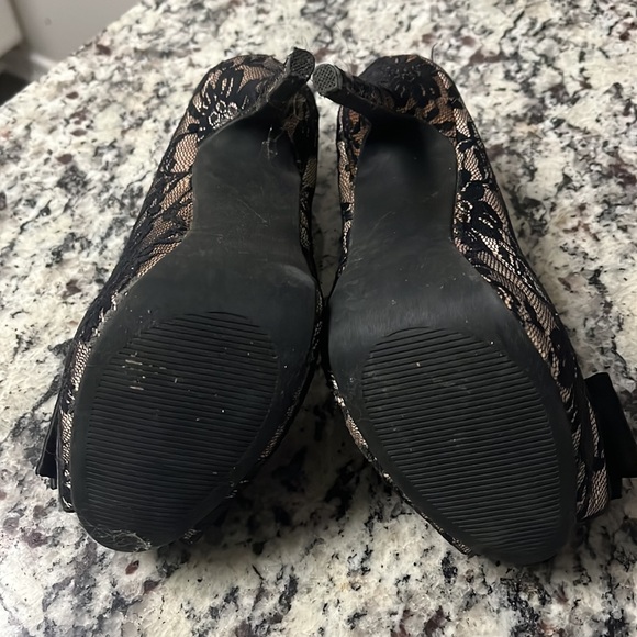 Peep-toe lace heels - Picture 3 of 3